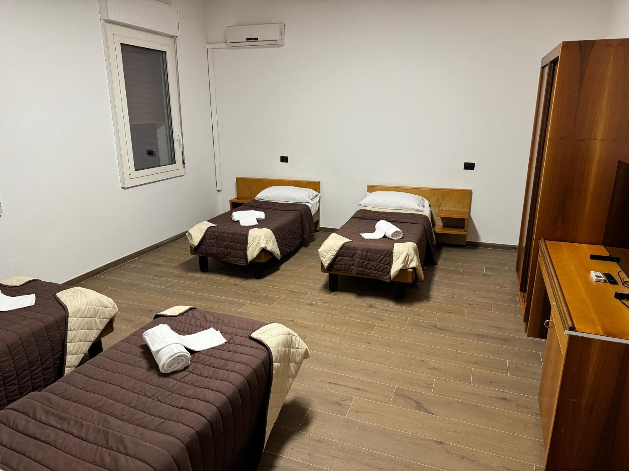 Hotel La Torre フォルミージネ エクステリア 写真
