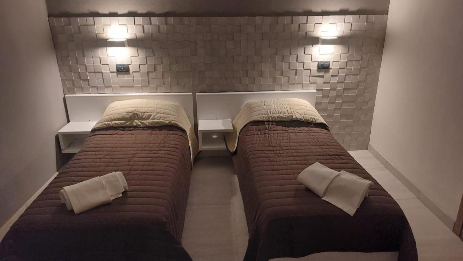 Hotel La Torre フォルミージネ エクステリア 写真