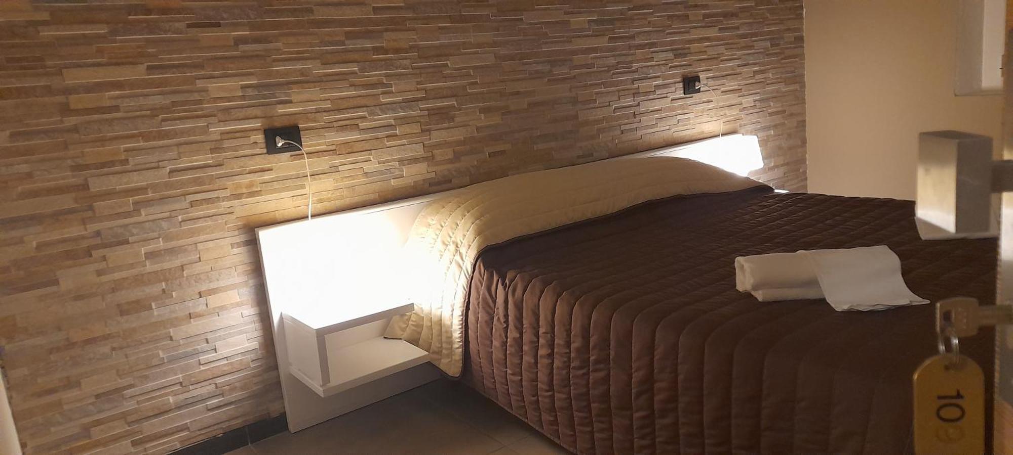 Hotel La Torre フォルミージネ エクステリア 写真